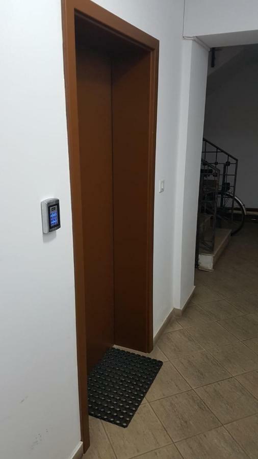 Tina Apartament 2 克拉奥华 外观 照片